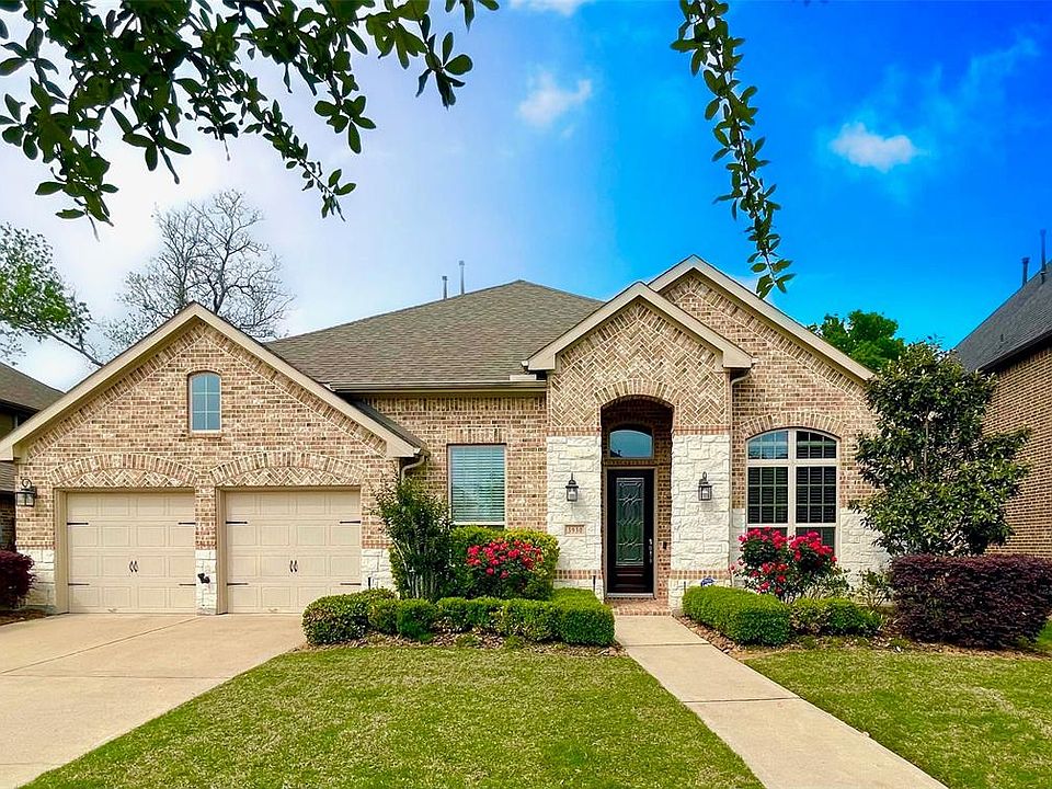 Amazing sought after Riverstone Master Planned Community 1 Story home on a Creek Lot! Amazing Views! Impeccable Highland Homes Builder featuring 3 Car Garage (tandem) 4 Bedrooms/3 Full Baths + Study and Formal Dining Room!