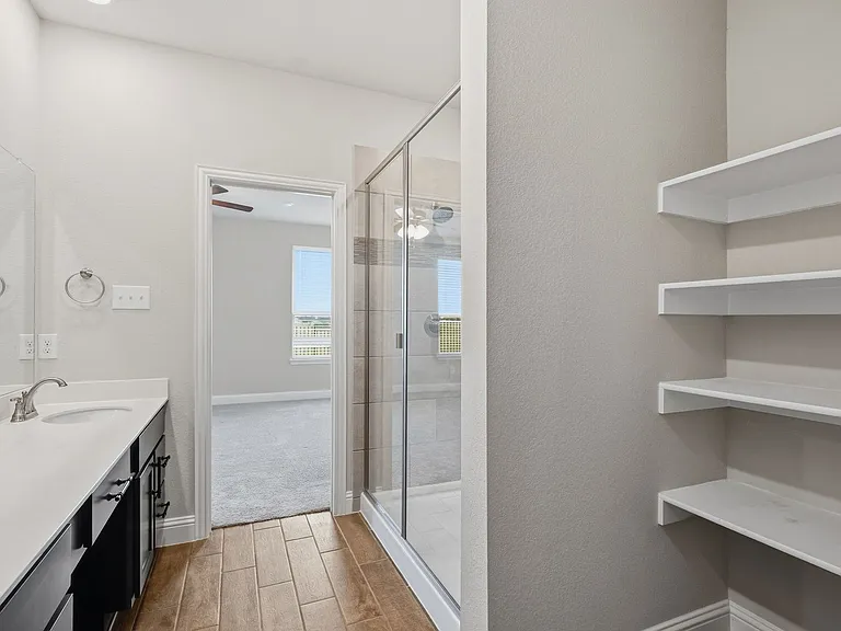 8200 Korat Vis — Photo 16