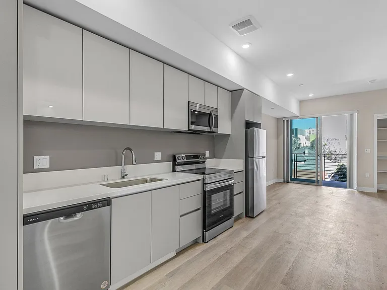825 Coronado-Building — Photo 19