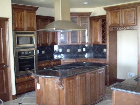 3rd image of 1319 Jubilee St