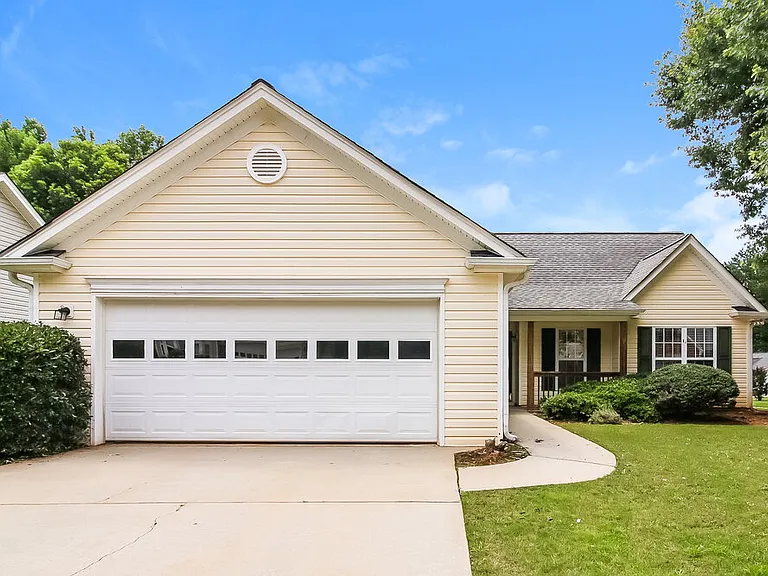 180 Lake Cove Approach — Photo 1
