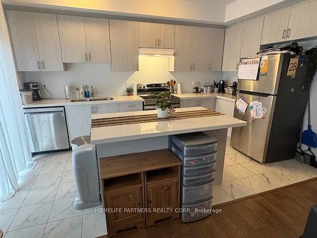 24 Fairlane Ave — Photo 5