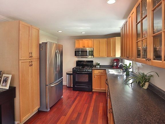 2nd image of 5A Garrison Cir #A