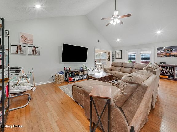 5th image of 315 Bentwood Dr