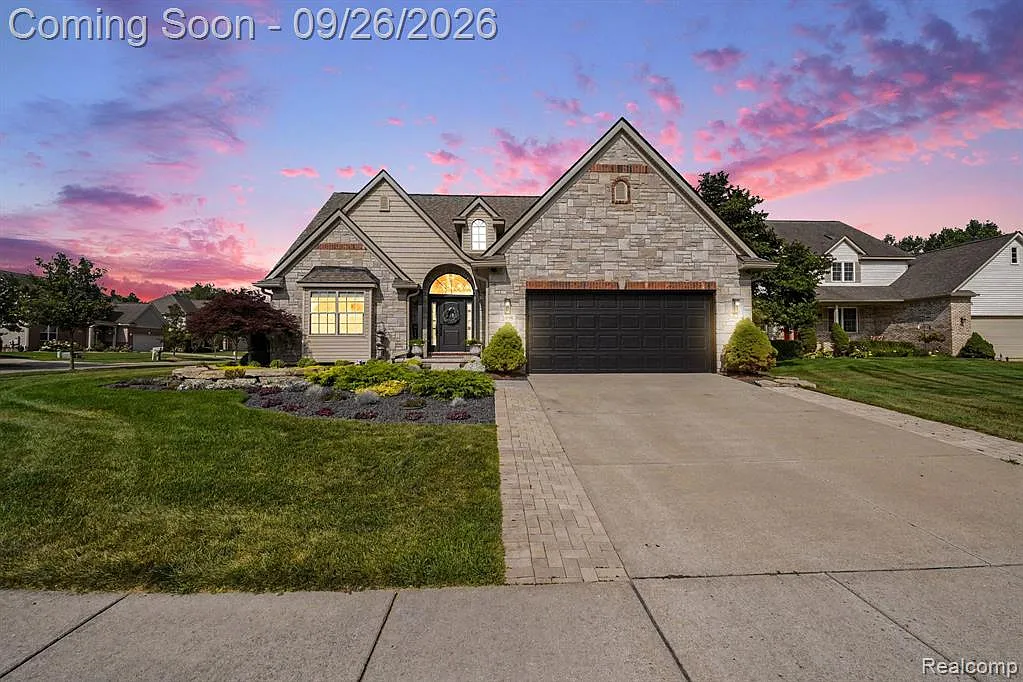 3 bed, 2.5 bath, 4171 sqft, $3,500 — Photo 1