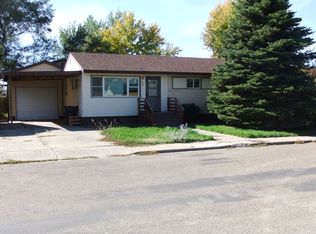 702 Barry Dr, Glendive, MT 59330