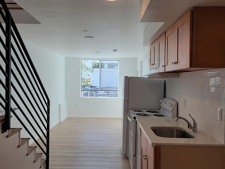 2400 17th Ave — Photo 1