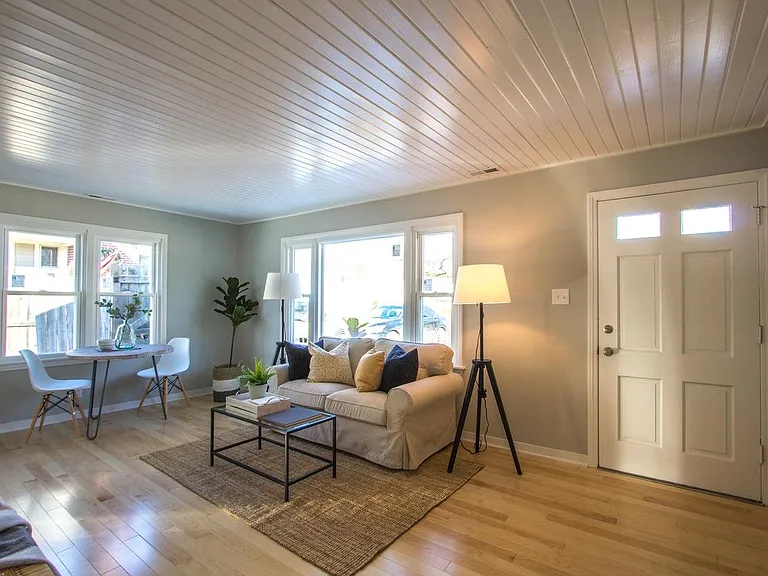 328 Chalmers St — Photo 2