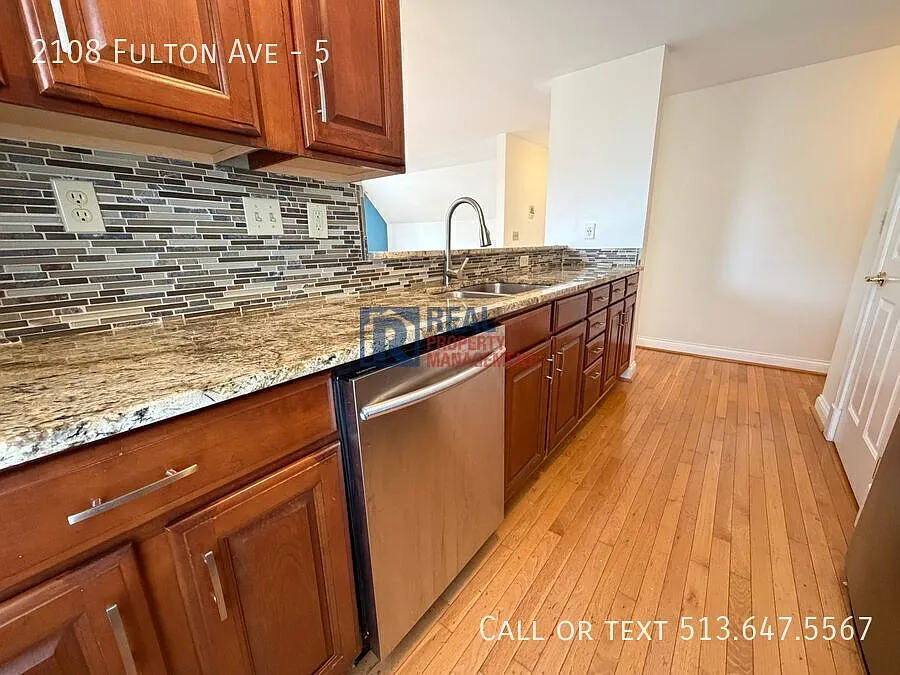 Great Location and Modern Design — Photo 3