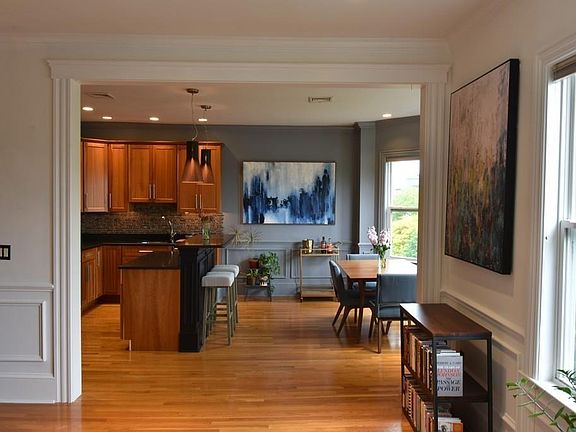 3rd image of 28 Essex St APT 4