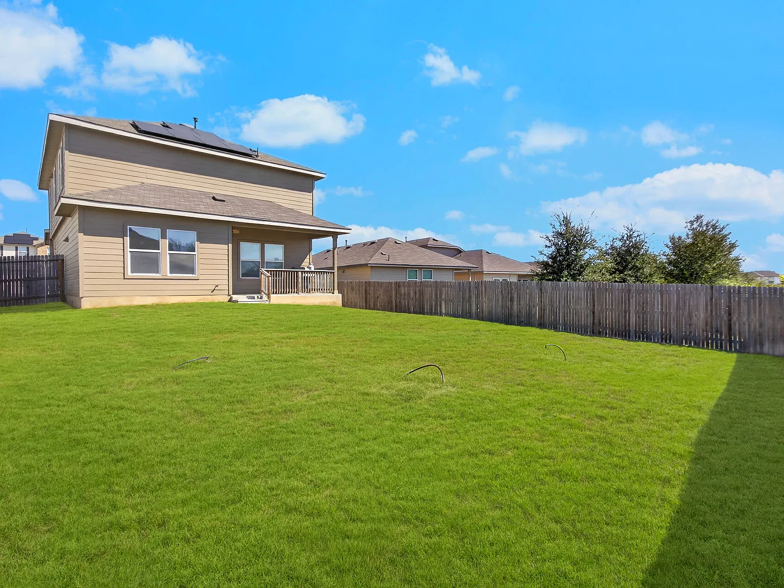 3 bed, 2.5 bath, 1696 sqft, $2,100 — Photo 4
