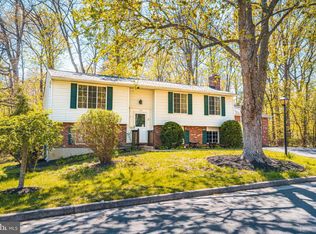 110 Applegate Dr, Sterling, VA 20164