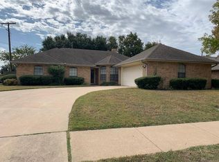 302 Roundabout Dr, Midlothian, TX 76065