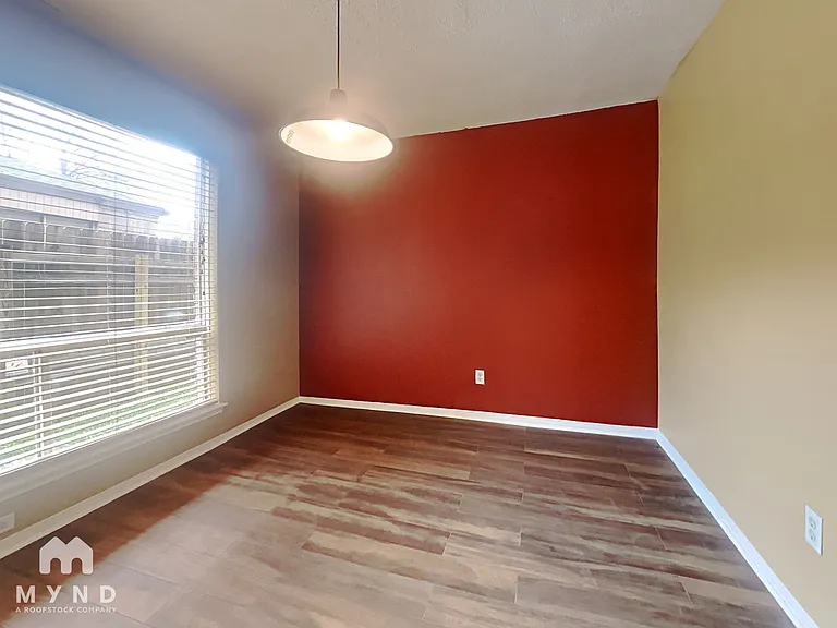 2103 Woodland Springs St — Photo 7
