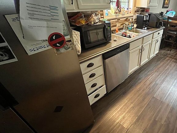 3rd image of 1421 Hatcher Rd