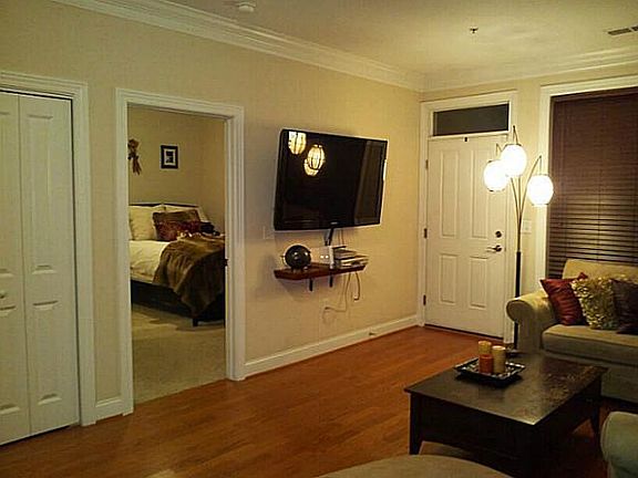 4th image of 966 Perry St #10B