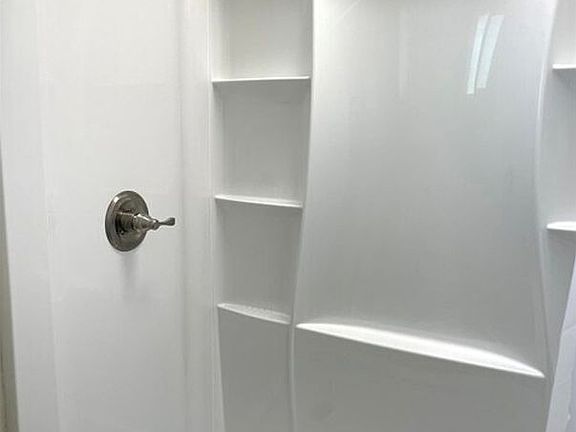5th image of 1005 E Polk Ave