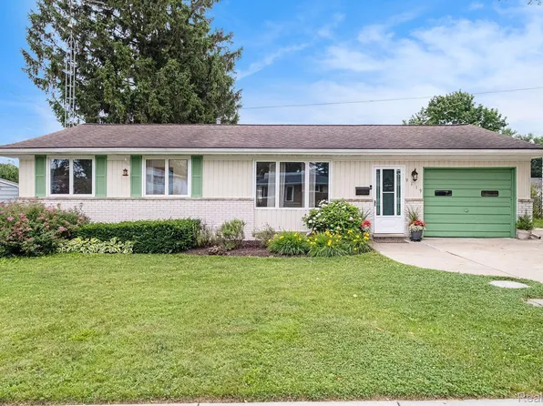 9119 Chesterfield Dr, Swartz Creek, MI 48473