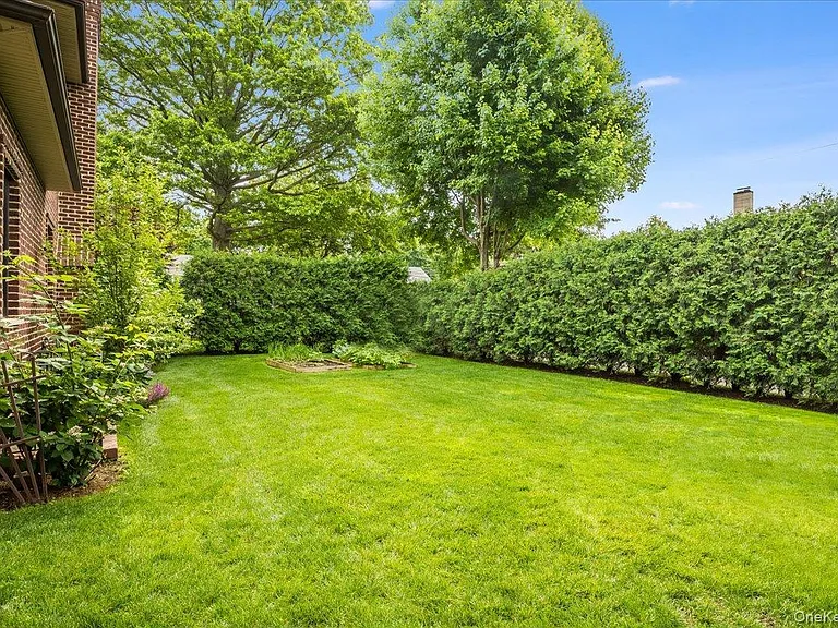 11 School St — Photo 33