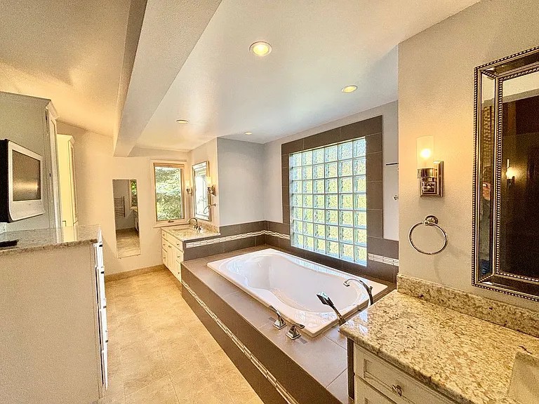 16558 SE 58th Pl — Photo 13