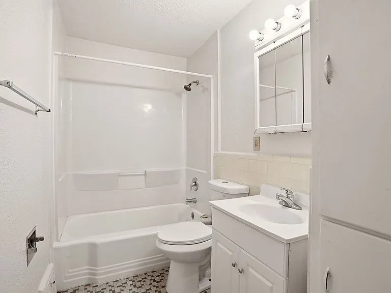 308 N Washington St — Photo 11