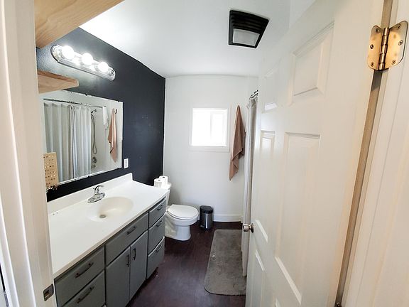 3rd image of 207 W Humphrey St #1
