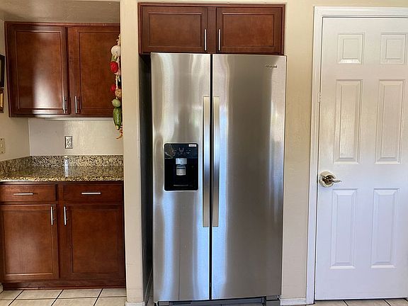 4th image of 951 W Graythorn Pl