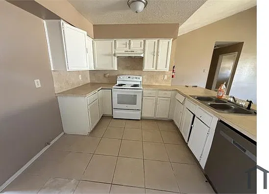3 bed, 1856 sqft, $1,850 — Photo 3