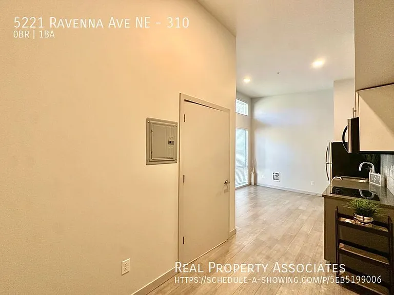 5221 Ravenna Ave NE — Photo 8