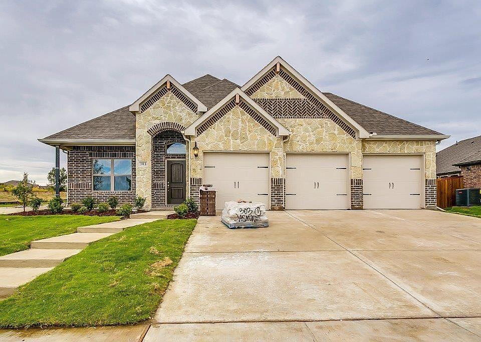 1st image of 303 Jasmine Dr