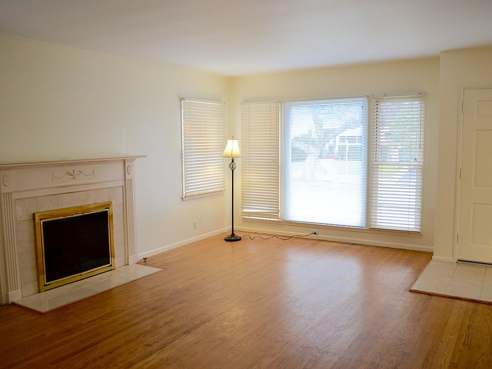 Living Room with Fireplace