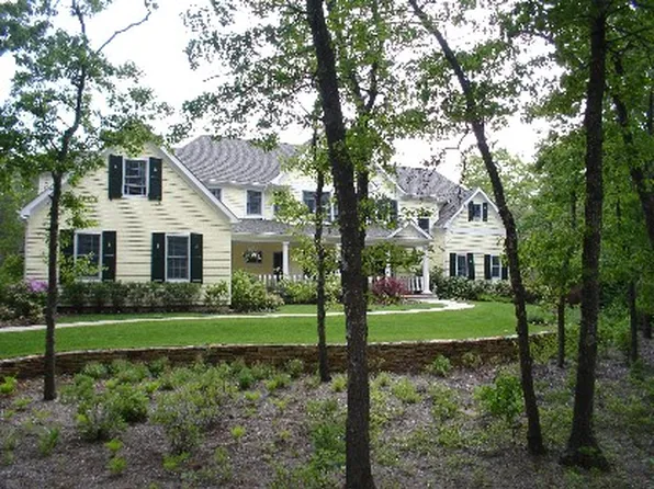 https://photos.zillowstatic.com/fp/4b5da717e276cc31cda0b2196028f418-p_e.webp