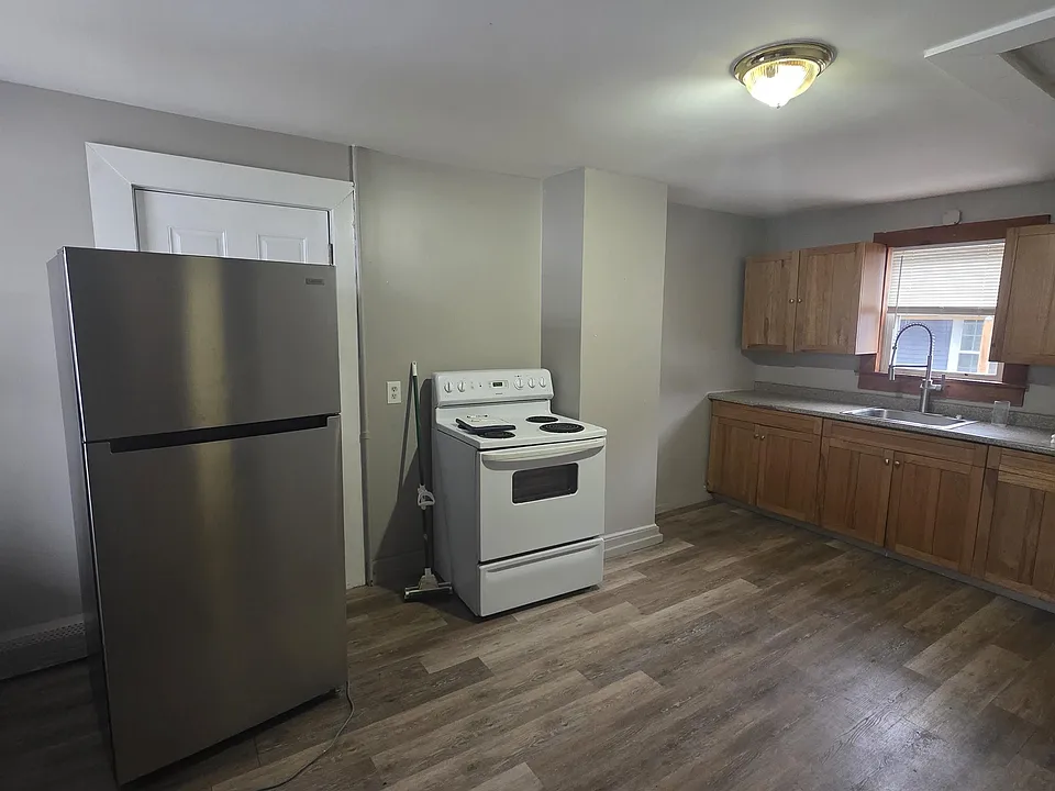 200 Main St #2
