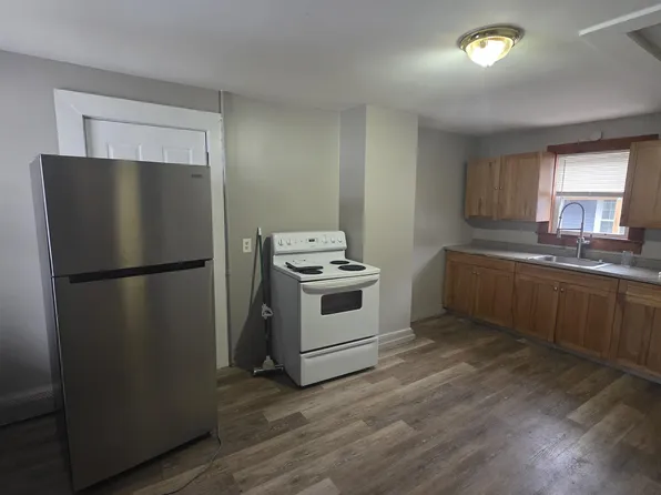 200 Main St APT 2, Claremont, NH 03743