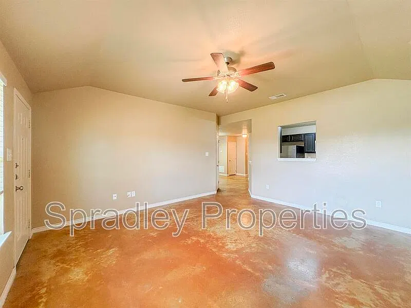 3 bed, 2.0 bath, 1203 sqft, $1,345 — Photo 2