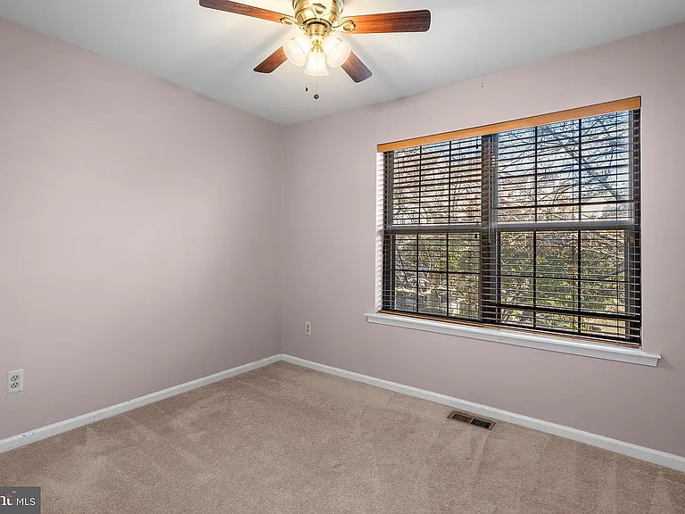 60 Iroquois Ct — Photo 12