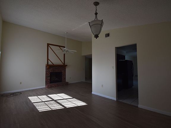 3rd image of 1039 Branchwood Dr