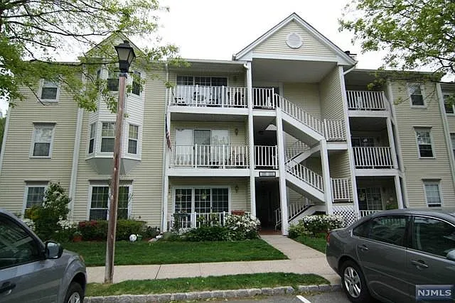 170 Linden St