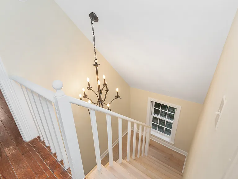 13 Elizabeth St #B — Photo 57