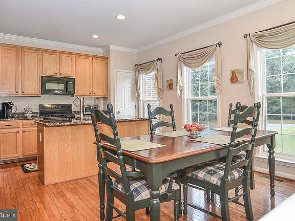 3rd image of 4115 Oak Village Lndg
