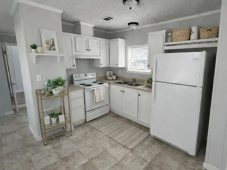 Avon Park Village II — Photo 116