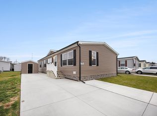 37330 Burrstone Ln, New Haven, MI 48048