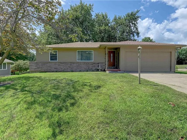 702 S 11th St, Savannah, MO 64485