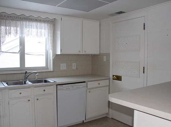 3rd image of 567 Eastwood Ave #3B