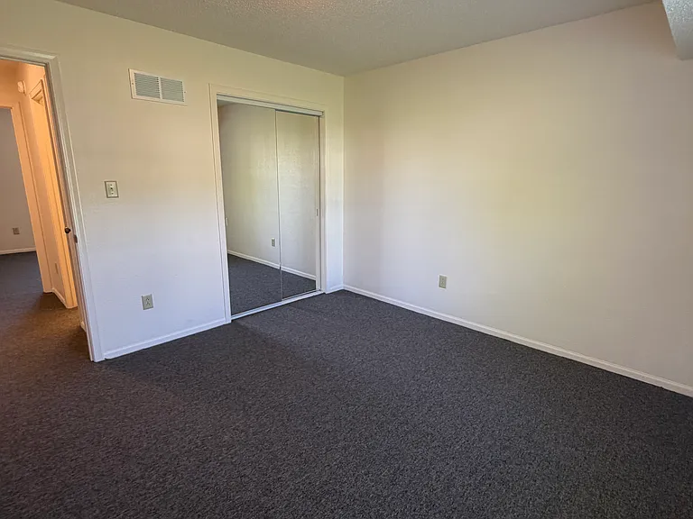 228 NW Waterwheel Ct — Photo 31