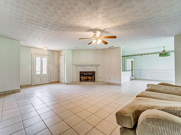 4th image of 1846 Christian Cir SE