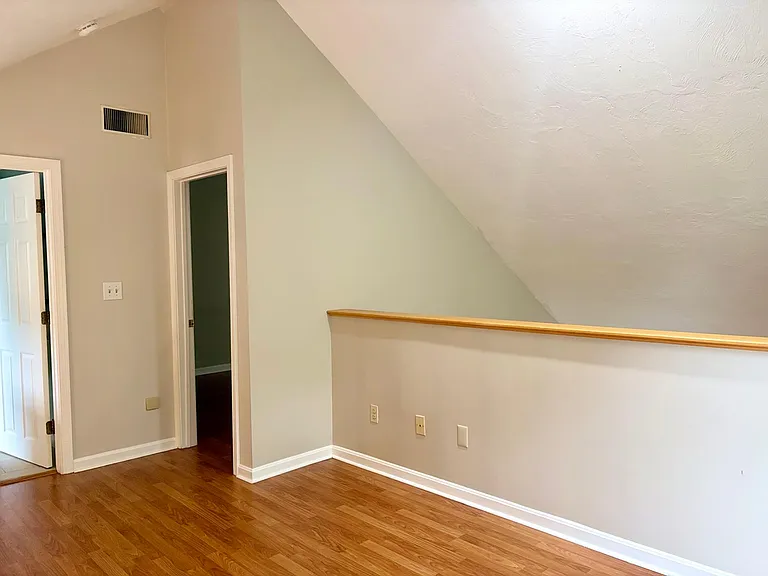 4 Turnbridge Ln — Photo 14