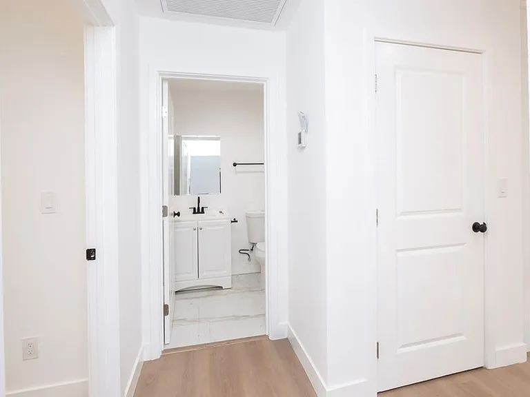 5741 S Saint Andrews Pl #1/2 — Photo 20