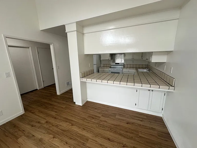 547 De Leon Dr — Photo 4