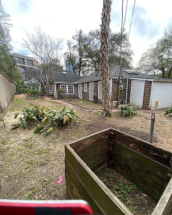 2nd image of 1100 S Shepherd Dr